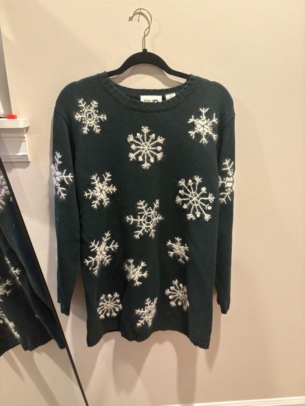 Women’s Dark Green Snowflake Crewneck Sweater - Holiday Knit